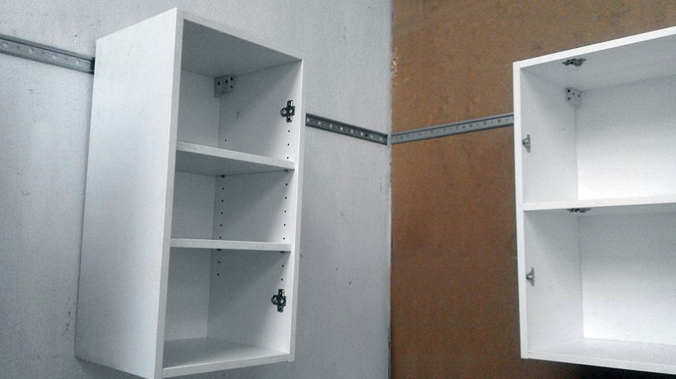 feher-u-alaku-konyhabutor-13