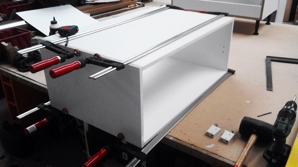 feher-u-alaku-konyhabutor-15