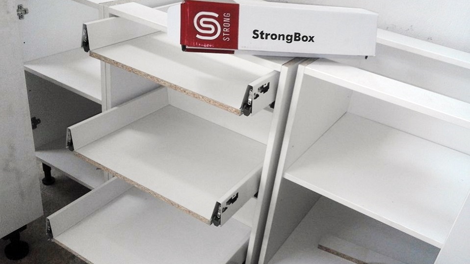 feher-u-alaku-konyhabutor-16