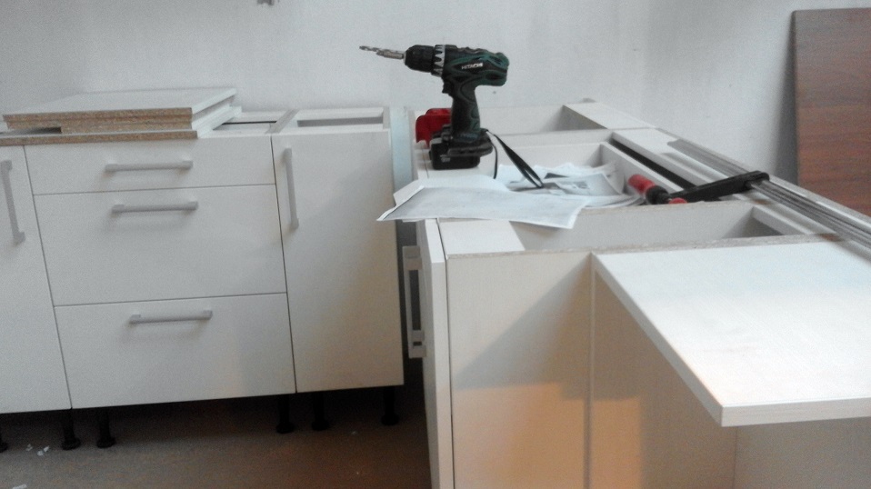 feher-u-alaku-modern-konyhabutor-11