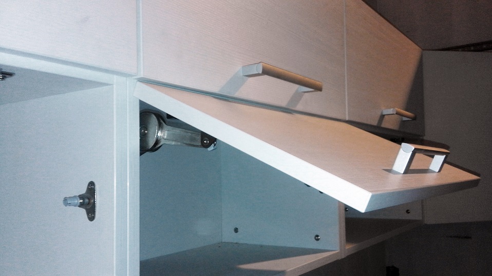 feher-u-alaku-modern-konyhabutor-14